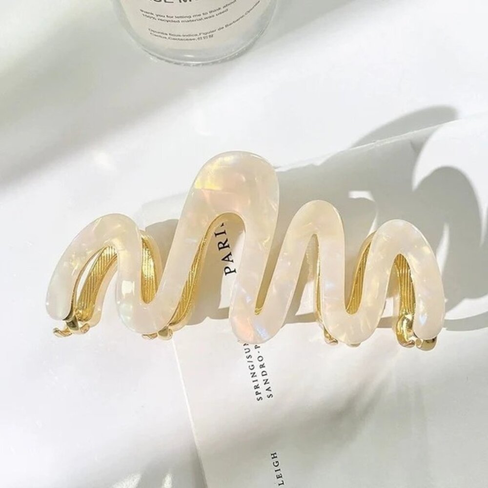 Off white swirl hair‎ claw clip